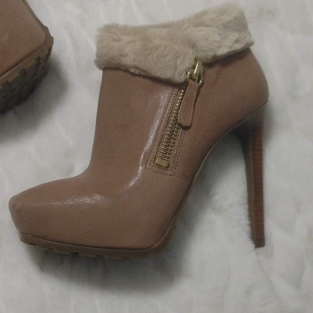 NWOT Guess Women’s Tan Leather Faux Fur Trim Ivorie Ankle Boots Size 7.5M - Picture 5 of 10